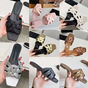 Sandales plates de designer Hommage Diapositives en cuir tissé Femmes Pantoufles Mode d'été Plage Tongs Semelle extérieure Chaussures décontractées Chaussures d'usine avec boîte 511