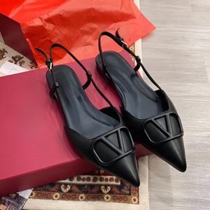 Chaussures plates de créateur chaussures plates pour femmes chaussures à bout pointu classique en métal V boucle v chaussures nu noir rouge mat mince 35-44