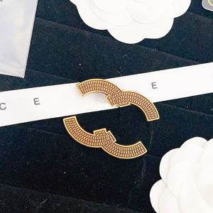 Broche cadeau de créateur Broche en or 18 carats Femmes Timbre Broches Broche Printemps Vintage Design Bijoux Accessoires Design Exquis Avec Boîte