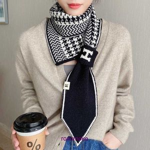 Designer H Home écharpe en gros pour l'hiver et l'automne Ins longue écharpe en laine tricotée femmes au printemps chaleur de style étranger à la mode