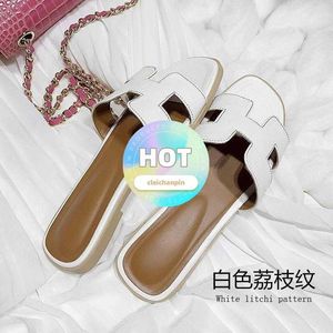 Diseñador de zapatillas H Slippers for Women in Summer Fashion Fashion Flat Bottome Beach Wear Wear Travel NUEVA Versión coreana Sandalias versátiles 1 HNGE