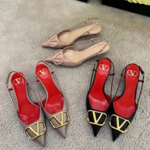 Designer talons hauts talons hauts pour femmes pointues chaussures à orteil classiques metal v boucle v chaussures nues noire rouge mat mince 35-44