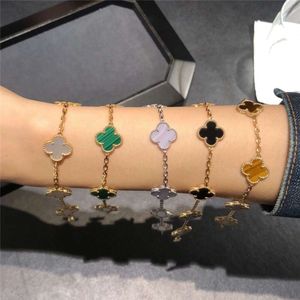 Bracelet de bijoux de créateur Charme Vanclef Bracelet blanc rouge Jade Marrow 18k V Gold Clover électroplaté Five Flower Bracelet Womens Travel Fashion Personnalisé