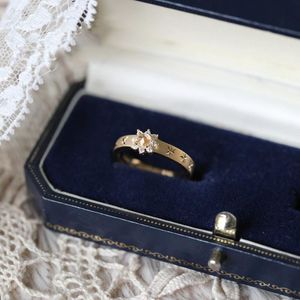 bijoux de créateur anneaux pendants S925 anneau topa blanc naturel avec diamant incrusté d'argent sculpture hexagonale rétro-ponçage