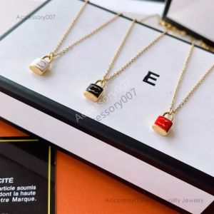 designer Jewelry Necklace Style simple serrure pendentif collier femmes Boutique cadeau d'anniversaire bijoux longue chaîne conception classique amour collier de mariage avec boîte