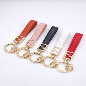 Porte-clés de créateurs longes en strass 100% cuir véritable pour femmes filles lettre voiture porte-clés boucle en fer à cheval porte-clés des amateurs d'automobile