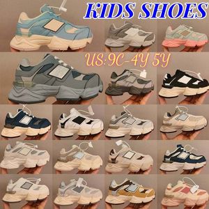 Designer Kids Breatping Sneakers 9060 Girls Chaussures Boys Youth Youth Casual Trainers Fashionable Athletic Sneaker Toddlers Blue Haze Rain Cloud Blosso Blosso G2KR #