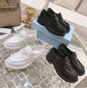 Designer Loafer Casual Monolith Triangle Chaussures en cuir noir augmenter les baskets CloudBust Classic Patent Moofers Trainers Chaussures confortables