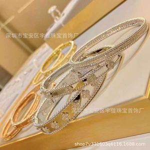 Bracelet de luxe Van Clover en or 18 carats avec cristaux étincelants et diamants, symbole ultime d'amour et de protection, un cadeau parfait pour les femmes et les filles Qk25