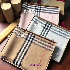 Diseñador Luxury Bur Home bufandas a la venta Otoño e invierno 22 Nuevo patrón D Plaid Fingerprint Big Shawl Bufanda de mujer Estilo superventas