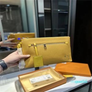 Designer -Man Purse Hommes Femmes Camera Bags Pouch Classic Document Bags Purse wallet Nice Travel Makeup Bag