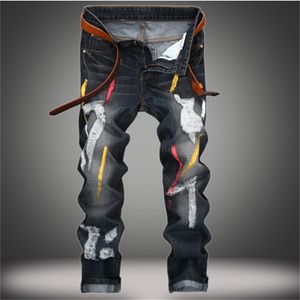 Pantalones vaqueros de diseñador para hombre Agujero de pintura grande para mujer Tubo recto apretado roto Lavado Pantalones de motocicleta de hip hop delgados casuales de lujo 28-42 200 lbs disponibles