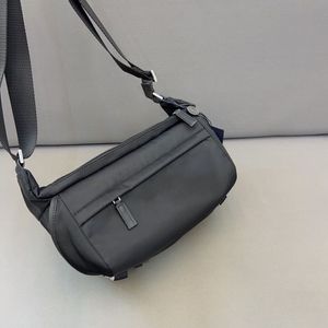 Designer Men's Nylon en tissu coffre de coffre de luxe Sac à dos cross-body pack messager sac de taille sac à épaule