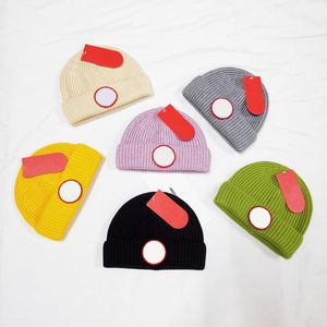 Gorro de diseñador para hombre Gorro de punto para mujer Gorros de calavera de lujo Esquí de invierno Mantener caliente Cachemira Sombreros de moda al aire libre 6 colores