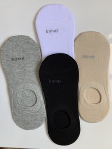 Chaussettes invisibles en coton multicolore de créateur pour hommes et femmes assorties à la lettre classique Abeille Meilleurs bas respirants Chaussons de sport moyens mixtes Lot de 4