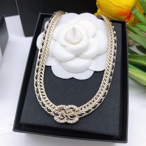 Collier de créateur Colliers de créateurs de luxe pour femmes, colliers tressés en cuir, pendentifs, chaînes en os, mode tendance, colliers de tempérament, cadeaux de vacances