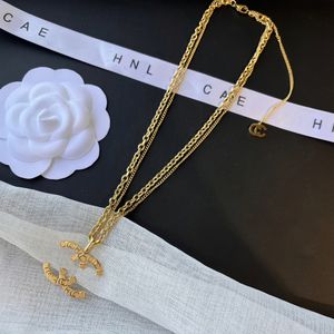 Collar de diseñador Collar de mujer Cadena de oro Joyería de lujo Moda ajustable Accesorios para banquetes de boda Caja de regalo Embalaje Pareja Familia