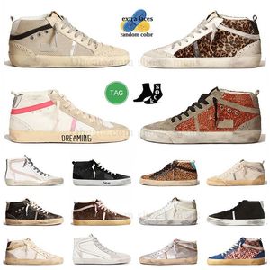 Diseñador Nueva moda para mujer Zapatos dorados para hombre Zapatos de estrella media Zapatillas de deporte súper antideslizantes Zapato de lona Lentejuelas de lujo Brillo dorado clásico con estrella blanca y entrenador flash