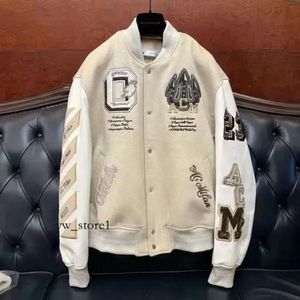 Diseñador Off White Jacket AC MILANS Off Brand Abrigo de gama alta Amantes masculinos y femeninos Industria pesada Bordado Off White 1899