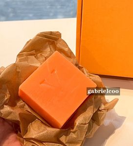 Concepteur Orange Square Bath Soap Wash Wash Soap Face Wash Wash Savon Classic Letter Printing Perfume Savon Rose Savon avec cadeau cadeau