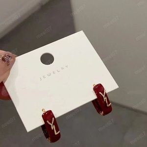 Boucles d'oreilles à clipser en résine de créateur pour femmes, boucles d'oreilles épaisses géométriques, cadeau pour filles, boucle d'oreille de mode rétro pour filles, couleur résine Lucite Sweet lady, cerceau