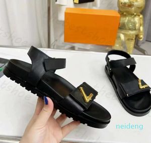 Sandalias de diseñador Zapatos Sandalias planas Zapatillas de mula planas Zapatillas de moda fáciles y frescas Correas Sandalias de suela de goma de playa con hebilla dorada ajustables para mujer