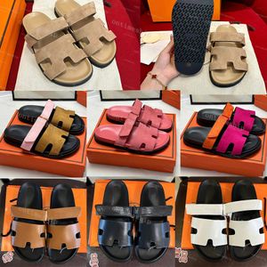 Sandalias de diseñador Chypres Sandal Sandal Sluys zapatillas de cuero Slipper Classic Outside Slipper Beach de cuero real Top de playa plana Tamaño 35-42