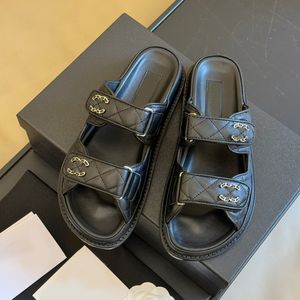 Sandalias de diseñador Mujeres famosas Diapositivas Sandale Zapatilla plana Sliders Zapatos Chanclas inferiores Verano Casual Sandalia de playa Cuero real Calidad superior con caja 10A