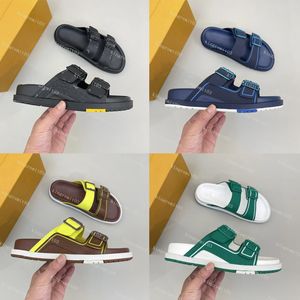 Sandalias de diseñador Zapatillas de hombre Entrenador Mule Slides Verano Moda al aire libre Sandalia Hebilla Zapatilla de cuero metálico Zapato de playa con caja