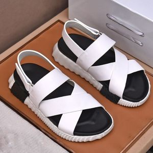 Designer Sandales Slippers Sandales électriques Chaussures Men de base d'été Flip flop Lumière Sole veau