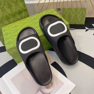 2023 Nuevo estilo Zapatillas Sandalia Sliders Macaron Parte inferior gruesa Antideslizante Parte inferior suave Zapatilla de moda Las mujeres usan chanclas de playa con caja NO354