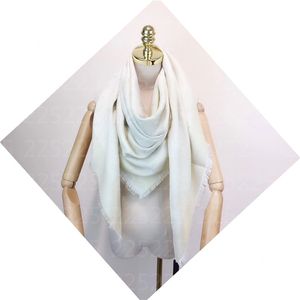 Foulard de créateur pour femmes Foulards de mode Foulards de haute qualité en soie Accessoires de style rétro simples pour femmes Twill Scarve v écharpe avec boîte 001