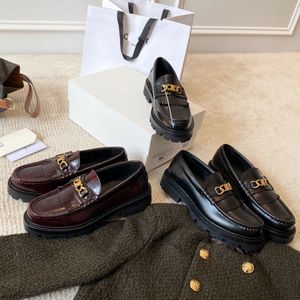 Chaussures de créateurs boucle de mors chaussures décontractées mocassins en cuir de qualité supérieure femmes arc de triomphe mocassins boucle en or chaussures plates en peau de vache chaussures margaret en peau de chèvre