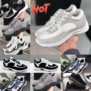 Zapatos de diseñador zapatillas de deporte de lujo de piel de becerro Zapatos casuales Zapatillas de deporte de cuero de gamuza reflectantes Canal para hombre y mujer Gimnasio al aire libre Correr Zapato de baloncesto