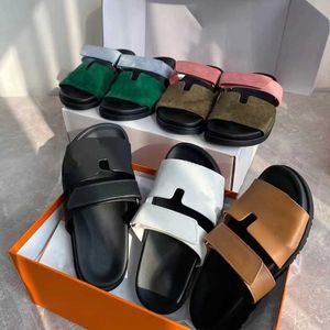 Chanclas de diseñador para mujer, sandalias Chypre de cuero de lujo de gamuza Naturel, zapatillas de diseñador para hombre, playa clásica de verano con caja NO450