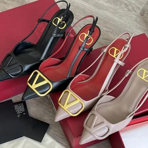 Designer Slingback Sandals talons hauts pour femmes Metal V-Button chaussures pointues nue nue rouge mat sandales classiques minces sexy talons hauts chaussures de mariée