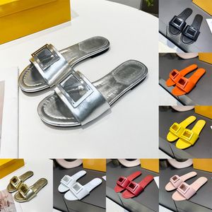 Designer Slippers Low Talons Femmes Sandales en cuir Sandales Baguette Womens Sandale Sliders Metal Fashion Luxury Marques Lédies Summer Beach Shoes 2024