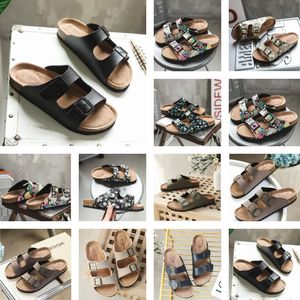 Zapatillas de diseñador Sandalias Zapatos planos con brocado floral para mujer Suela de engranaje Impresión de abeja de tigre Fotos de calle de moda de verano Zapatos de playa casuales y de moda