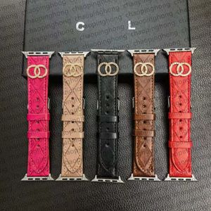 Bracelets de montre intelligents de créateur pour bracelets Apple Watch 49mm 42mm 44mm 38mm Bracelet en cuir PU gaufré avec lettre en métal Brassard iWatch Bands Series 8 7 5 4 3 SE Band