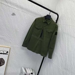 Diseñador de chaquetas de bolsillo de piedra chaqueta isla de manga larga insignias de cremallera hombres camisetas casuales de viento de viento