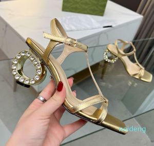 Diseñador - Verano Mujer Sandalias de moda Cómodo y hermoso Trabajo de cristal Tacones altos Modelo de vacaciones Zapatos de boda