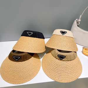 Diseñador Sun Visor Hats Triángulo invertido Raphia Grass Braid Viseras de paja de lujo Sombrero trenzado de ala ancha Gorra de béisbol de seda para mujeres Hombres Top vacío C Sunhats Beanie