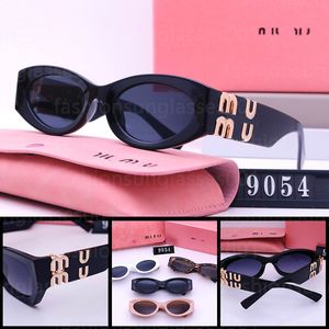 Gafas de sol de diseñador para mujeres Luxury Sun Glass Mui Diseño de letras de marco ovalado Gafas de sol múltiples Opcional con caja