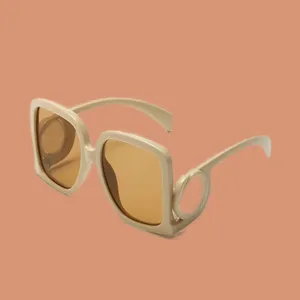 Gafas de sol de diseñador Hombres Classic Full Frame Square Pink Red Green Greated Eyeglasses de alta calidad Lentes de Sol Mujer Gradiente de moda Goggle Trendy HG136 C4