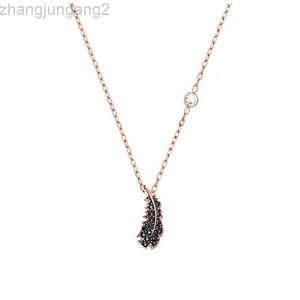 Diseñador Swarovskis Jewelry Shi Jia 1 1 Plantilla original Collar de pluma negra pequeña