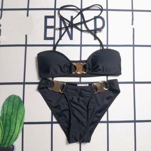 Traje de baño de diseñador para mujer, bikini atractivo sexual, logo de metal de lujo, vestido de playa al aire libre, conjunto de bikinis para fiesta de vacaciones de aguas termales