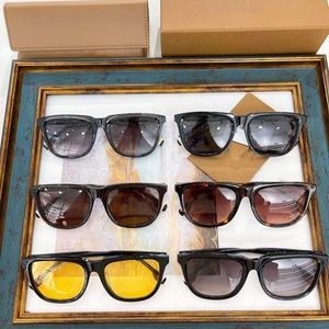 Designer Les nouvelles lunettes de soleil à monture carrée sont populaires parmi les célébrités sur Internet. Les mêmes lunettes de soleil élégantes et polyvalentes 4V6K