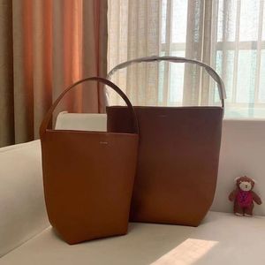 Diseñador The Row Bucket Bag Pequeño, grande y versátil, nuevo bolso de mano, gran capacidad, un solo hombro, portátil, de cuero, negro, marrón, blanco, bolsos