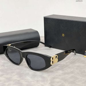 Diseñador Triángulo Cat Gafas de sol para mujeres Tendencia de fotografía de viajes Men regalo Sombreado de playa Protección UV Gafas polarizadas con caja 2024