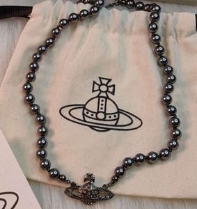 Diseñadora Viviane Westwoods Vivienen Versión alta Emperatriz occidental Arma viuda Collar de perlas de Saturno negro Conjunto de pulsera Chapado fresco Saturno negro 15622